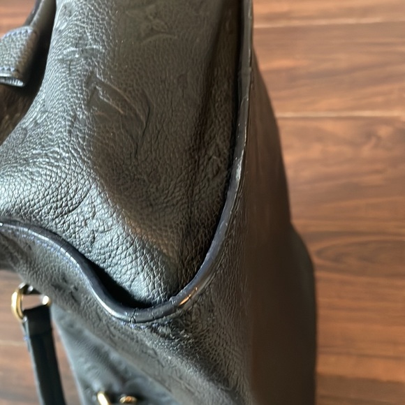 Authentic Monochrome Louis Vuitton shoulder bag - Picture 16 of 16